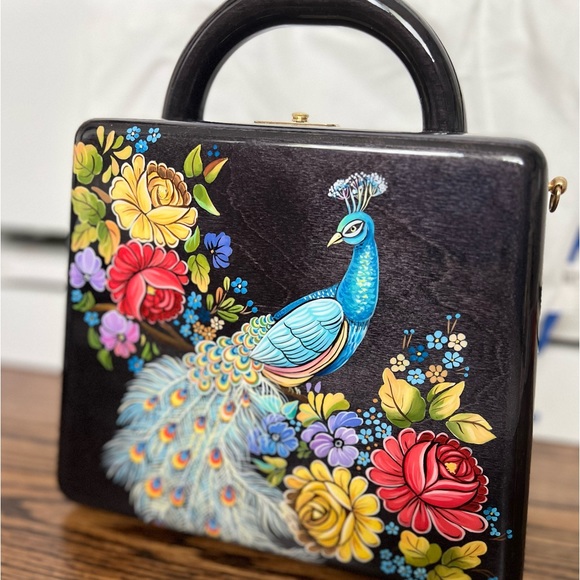 Handbag MYBACIO made of wood like new condition but small scratch on the toner - Picture 2 of 8